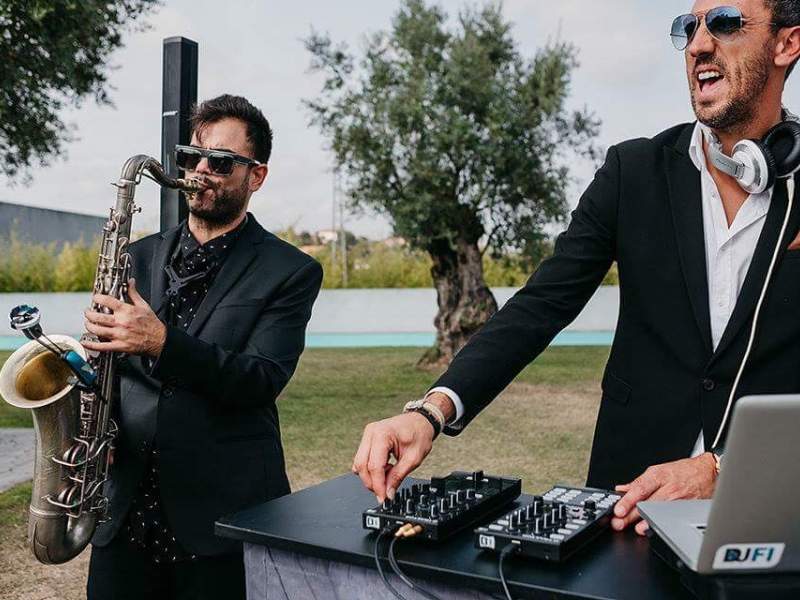 Sunset dj and saxo